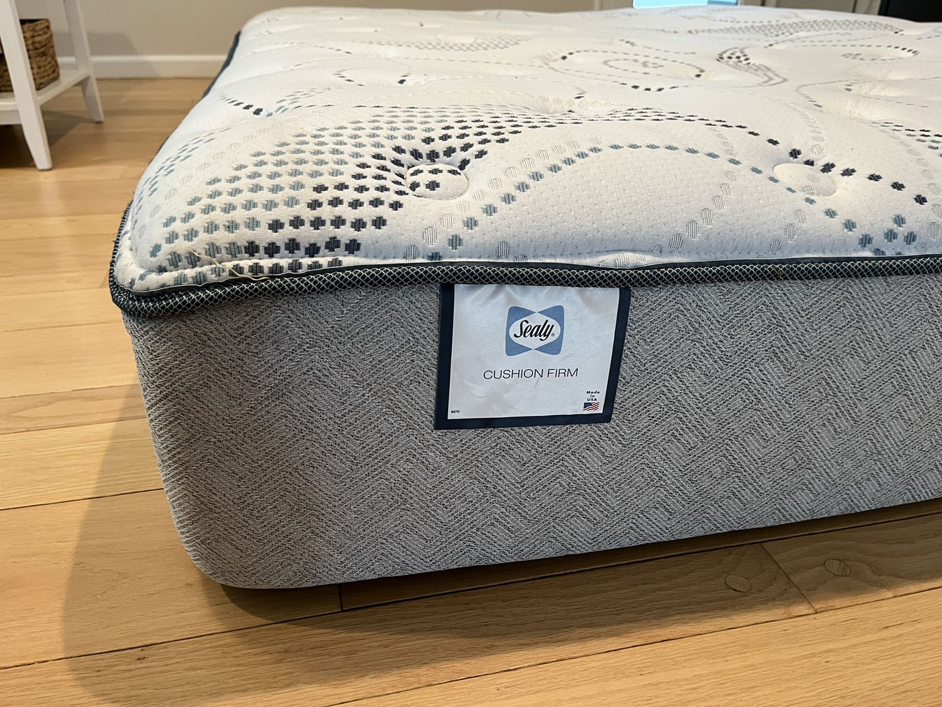 Sealy Cushion Firm Queen Mattress for Sale in Wilton, CT OfferUp