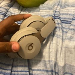 Beats Solo Pros