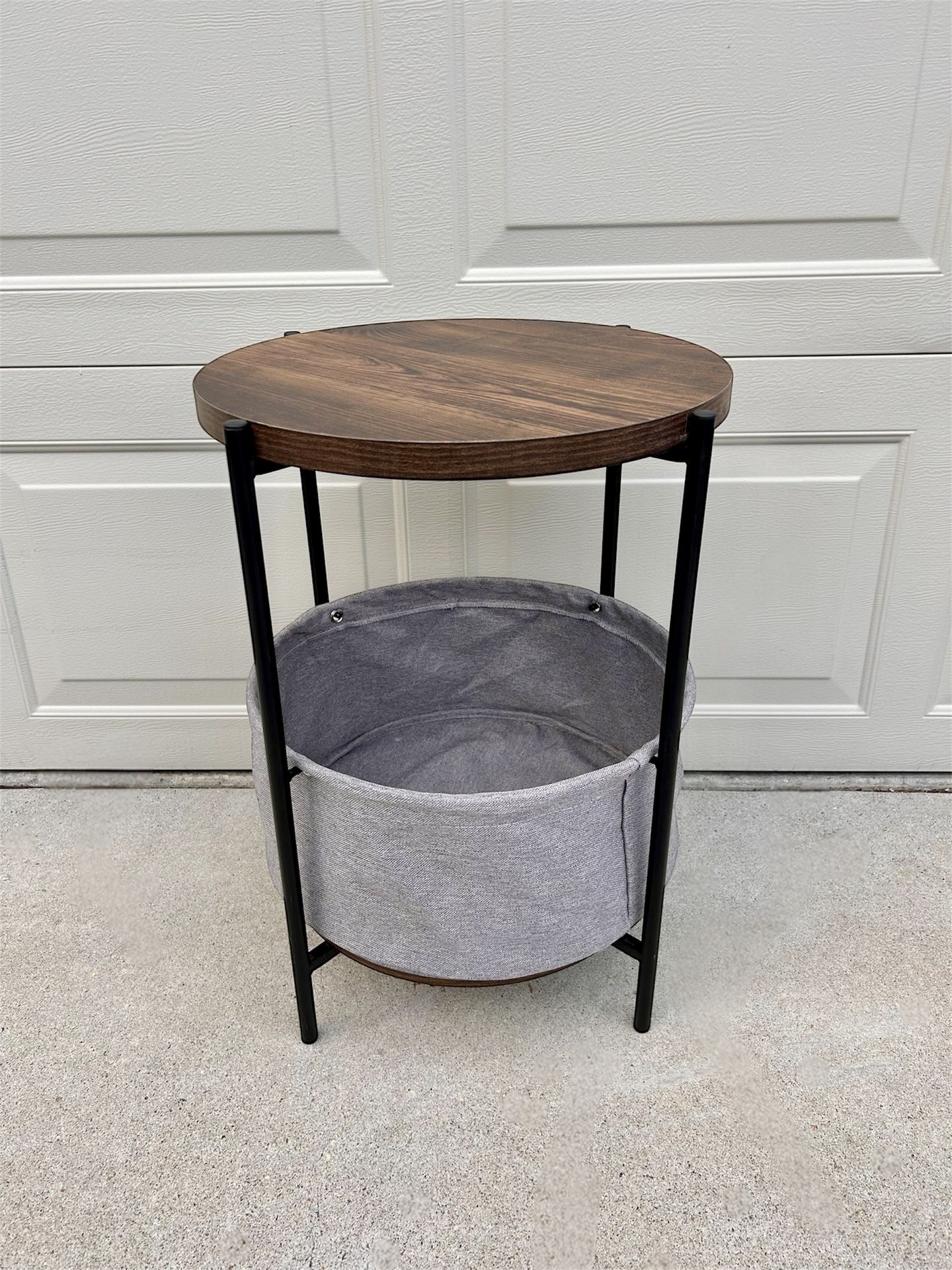 End Table w/ Storage Basket (Excellent Condition)