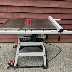 Delta Table Saw With Cast Iron Top And Mobile Base