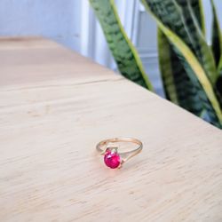 14k Gold Red Ruby Ring Size 6