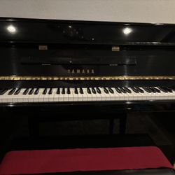 Yamaha Upright Piano M1E