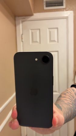 iPhone 16e