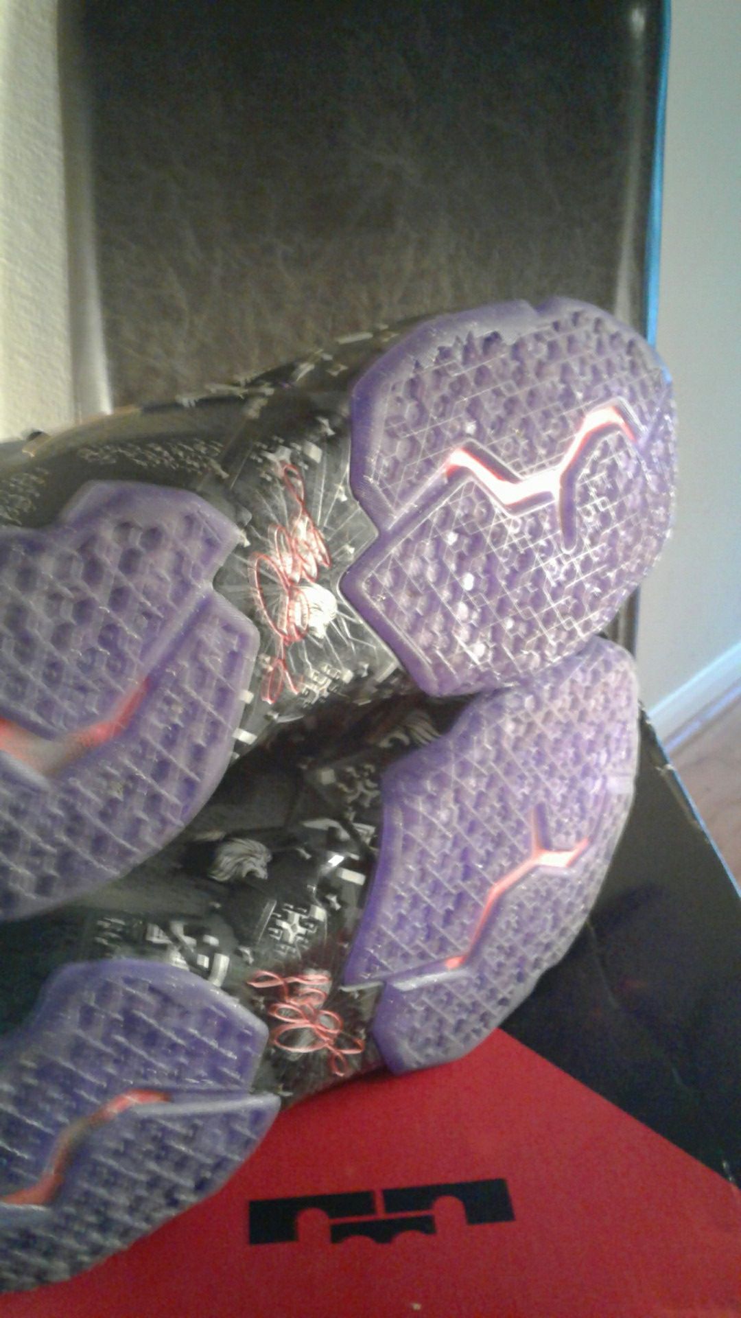 Lebron XI-BHM 11.5 Condition 9.9/10 Only worn once