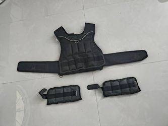 Gold Gym 20 Lbs Adjustable Weighted Vest