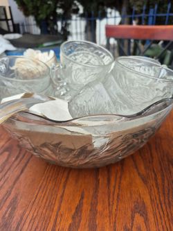 Punch bowel with cups