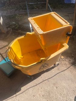 Mop bucket