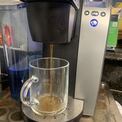 Keurig Coffee Maker With K-Cups and stand 
