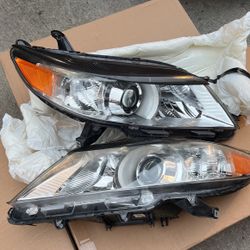 2015 Toyota Sienna Head Light Left And Right