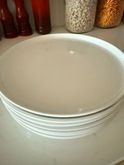 Le Creuset plates - 8