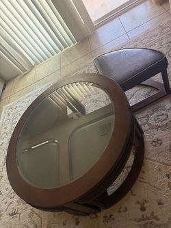Circle coffee table Includes 4 seats