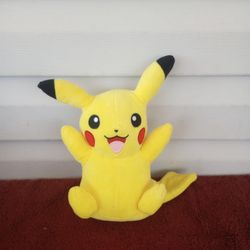 Pokemon 8" Plush - Pikachu