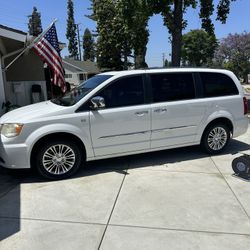 2014 Chrysler Town & Country Touring