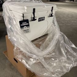 YETI Tundra 35 Cooler !!New In Box