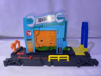 Hot Wheels City Gator Garage Attack(FNB06)