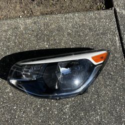Replacement Driver Side Headlight, with Bulb, Halogen, Clear Lens, Black Interior