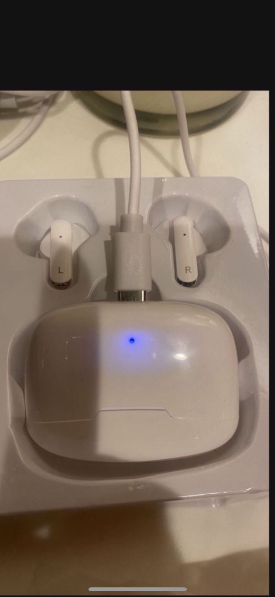 WIRELESS EARBUDS