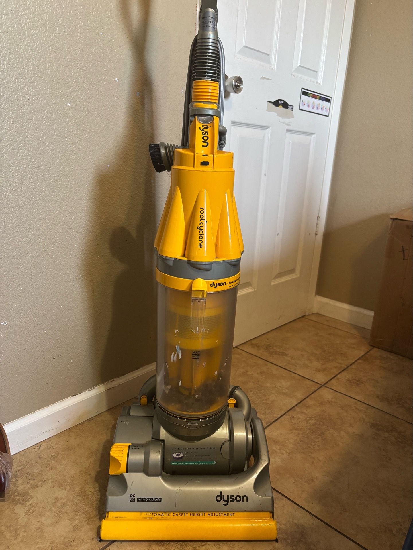 DC 07 Dyson Vacuum Cleaner