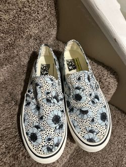 Woman’s Vans size 10