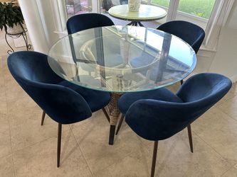 Kitchen Table /chairs & Ottoman