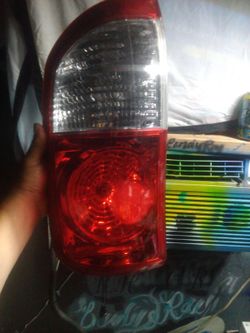 Automotive Parts And Accessories Tail Light For Toyota Tundra 2000-2006