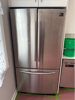 Samsung refrigerator, stove and microwave (selling as combo)
