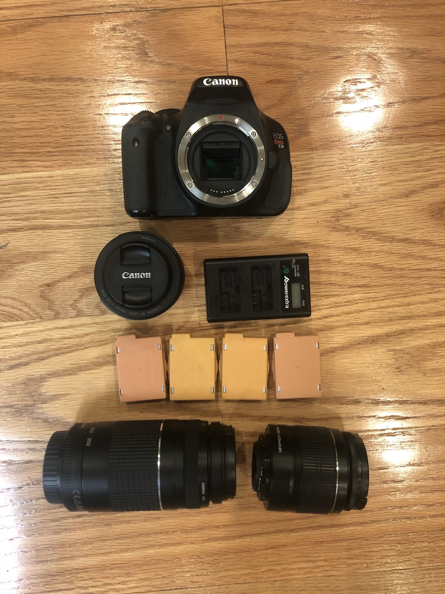 Canon t3i with extra batteries and lenses