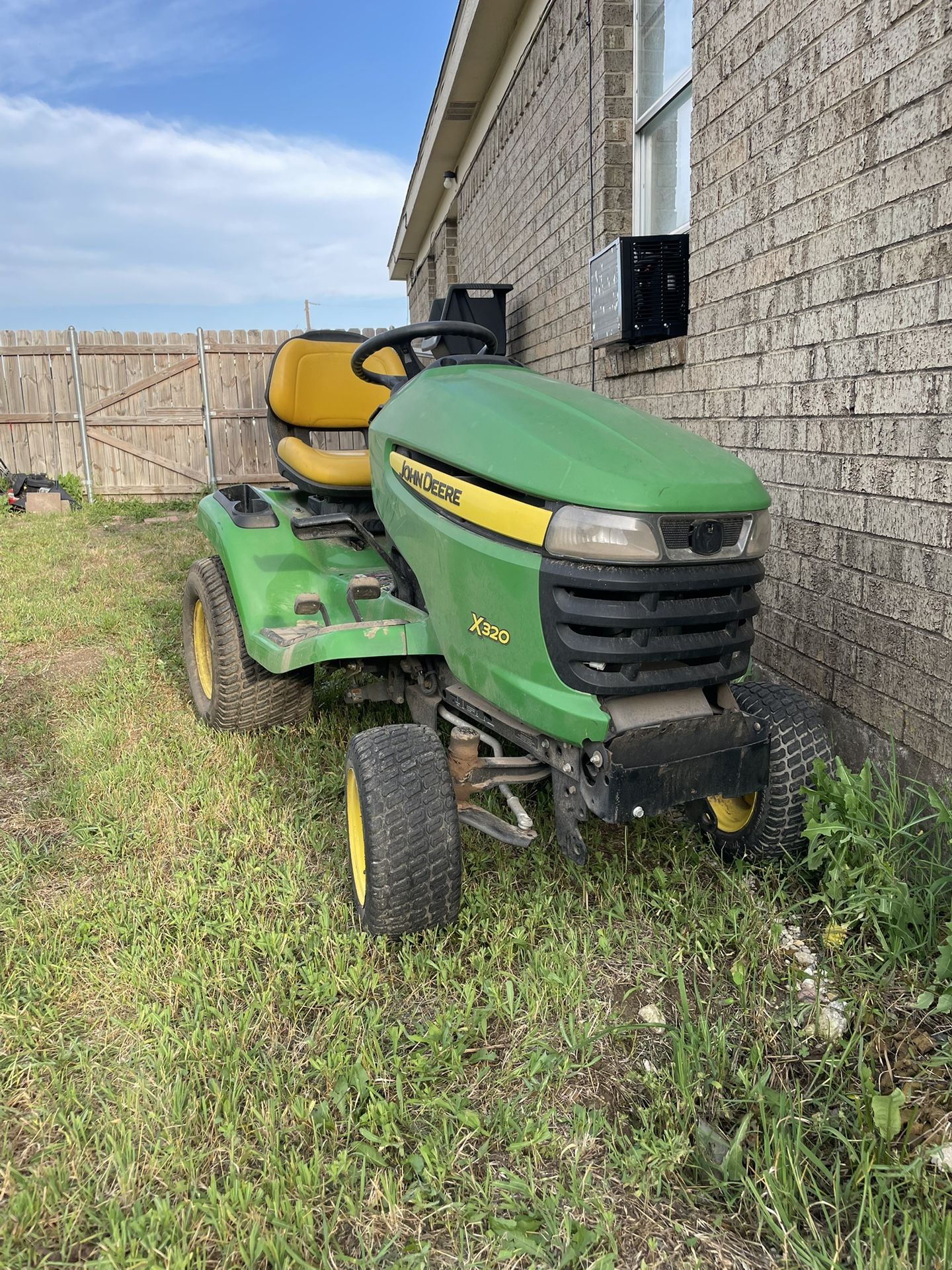 John Deere X320 Riding Mower