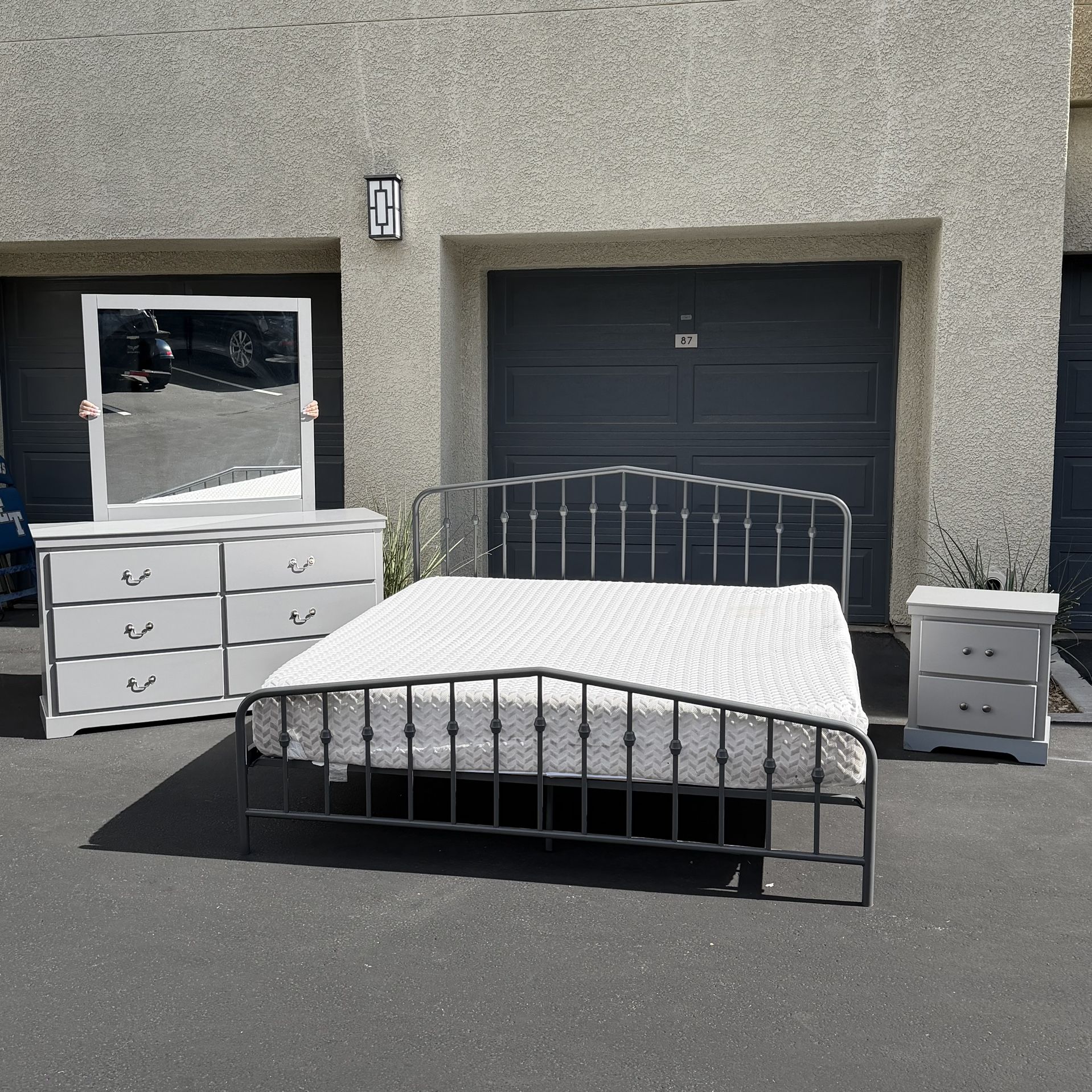 King Size Bedroom Set W/Memory Foam Mattress (DELIVERY AVAILABLE)