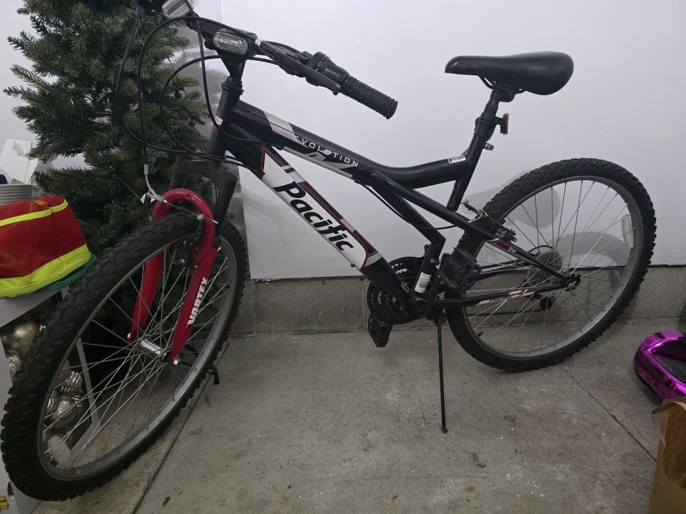 Pacific Evolution Bike