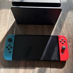 Nintendo switch & charging station