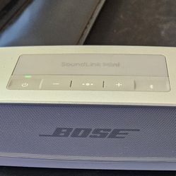 Bose SoundLink Mini II Bluetooth Speaker with Charging Dock - Works Great
