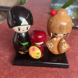 Bobble Head Japanese Family Wood Decor