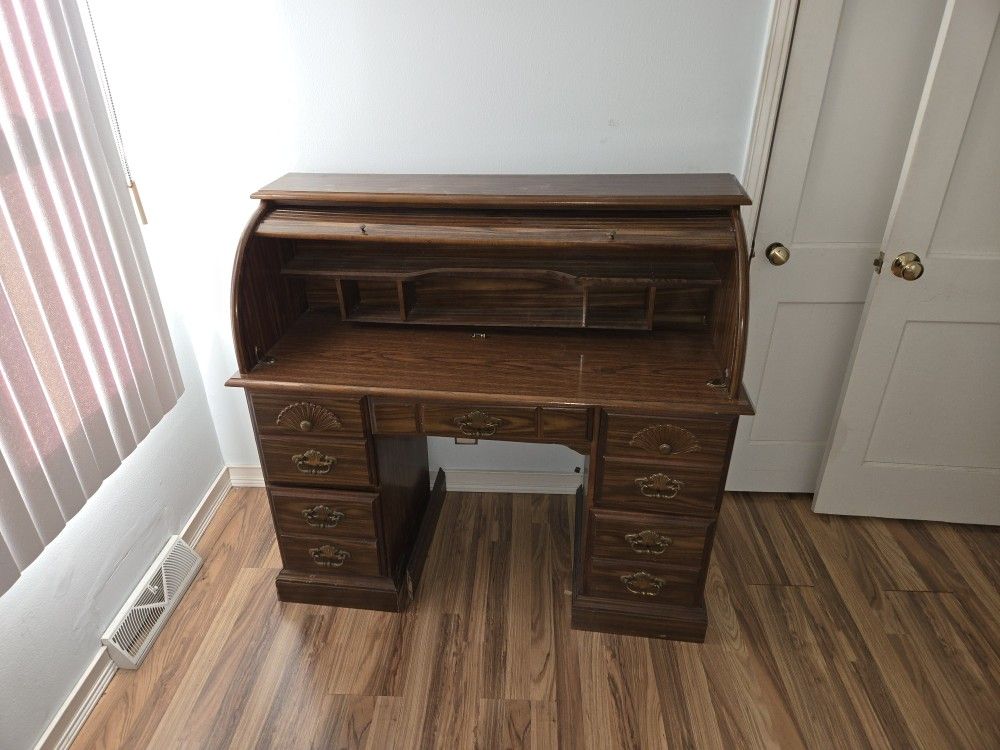 Roll Desk