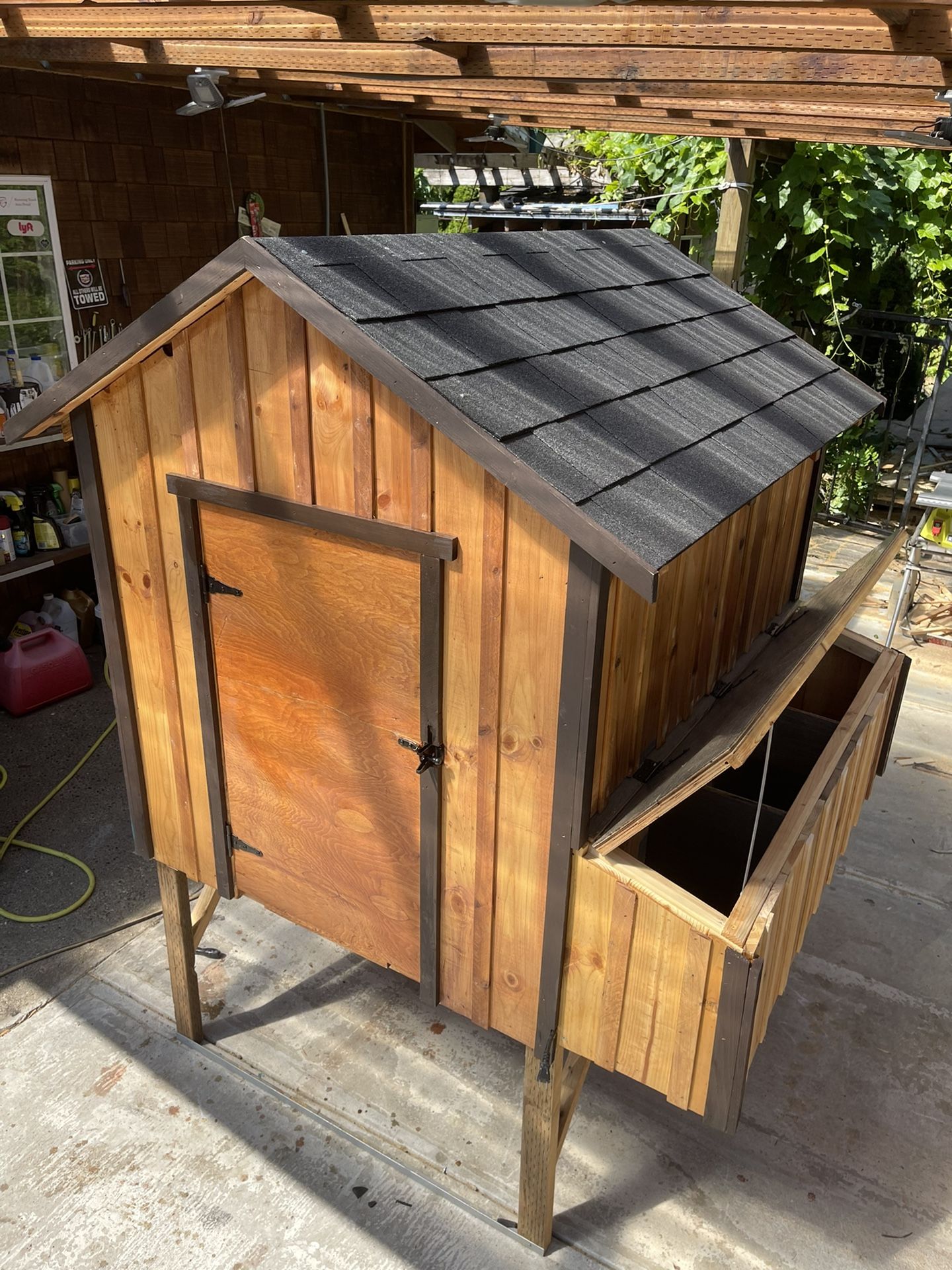 Chicken Coop CEDAR!