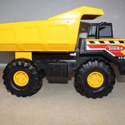 Tonka Mighty Dump Truck 354 Metal/ Plastic Caterpillar Tonka Hasbro 2012