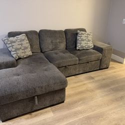 Sofa w/ Chaise 