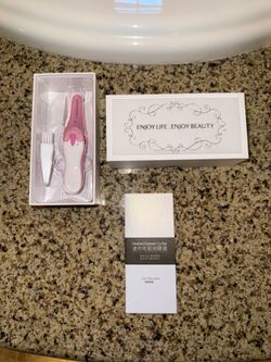 ******** HEATED EYELASH CURLER *******