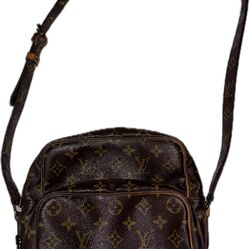 Louis Vuitton READ DESCRIPTION