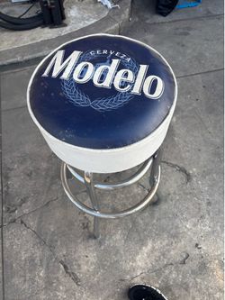 Modelo-branded bar