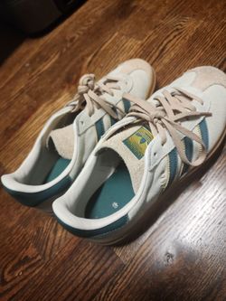 Adidas (US Womens 8)