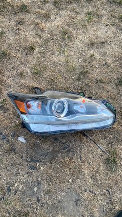 Halogen Headlight Front Lamp for 11-17 Lexus CT-200h Right Passenger
