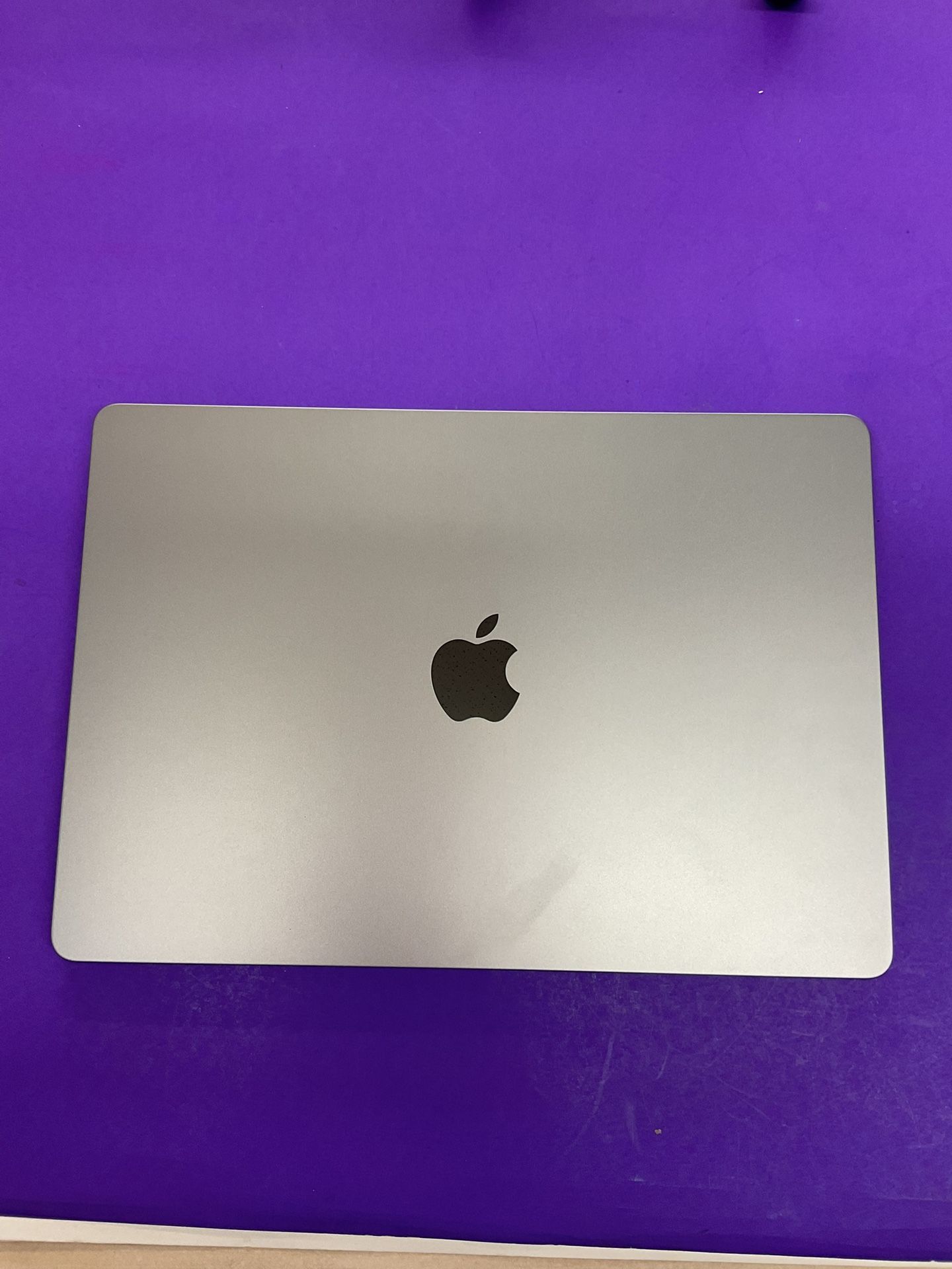 Apple MacBook Air M3 (A3114) – 13” 8-Core Laptop, 8GB RAM, 512GB SSD, 100% Battery (44 Cycles) – macOS Tahoe 26.0.1