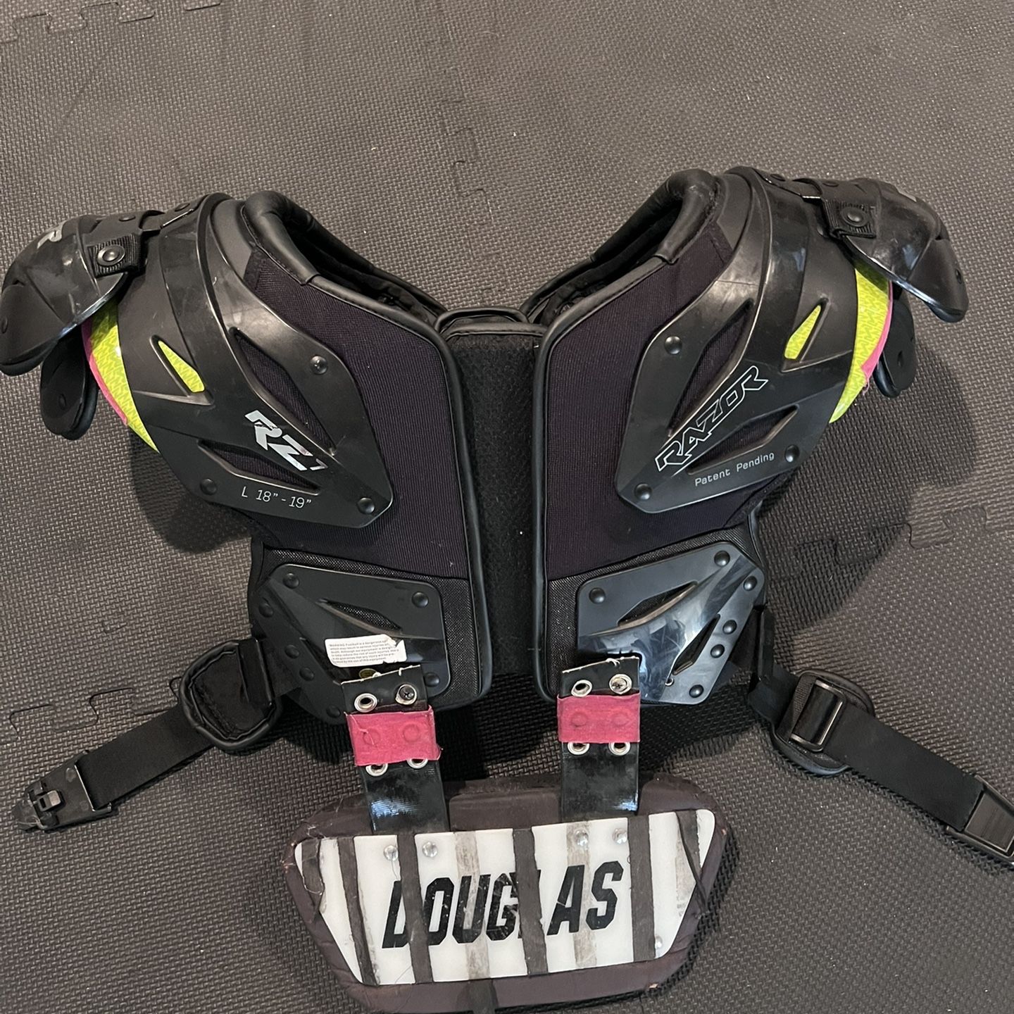 alien looking motorcycle helmets Carbon Fiber Predator Motorcycle Helmet Full Face Alien Iron Warrior Man  Helmet