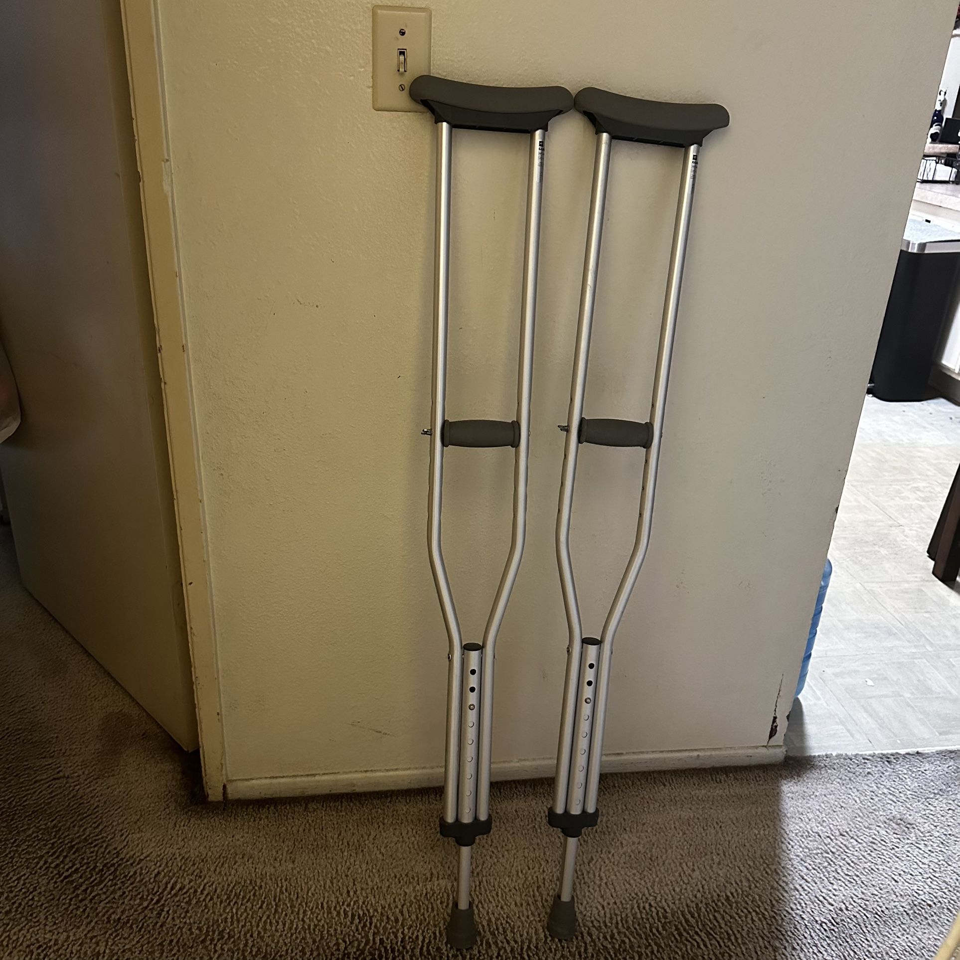 Guardian Medline Crutches
