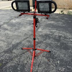 CRAFTSMAN WORK LIGHT UNIT WITH TWO LAMPS. ADJUSTABLE HIGH AND LIGHT ANGLE. IT WORKS AS IT SHOULD. $ 60.00  OR BEST OFFER.