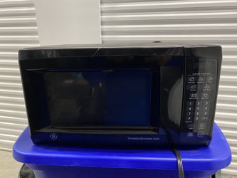 GE 0.7 Cu. Ft. Microwave black