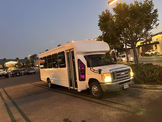 Ford E 450 Bus
