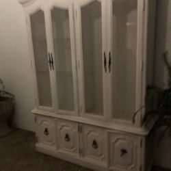 Vintage Thomasville China Cabinet 