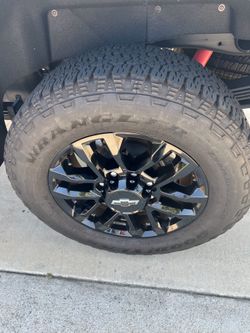 Goodyear Wrangler LT275/65R20 Tire